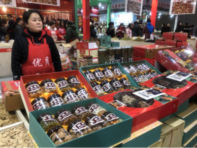 土味儿洋味儿齐上阵，年货节休闲食品销售井喷